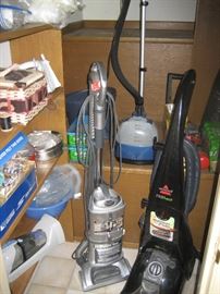 2 vacuum cleaners and clothes steamer