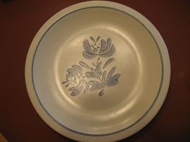 Pfaltzgraff Yorktowne dish