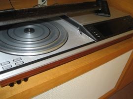 Bang & Olufsen turn table