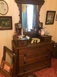 Antique 3-drawer chest with mirror