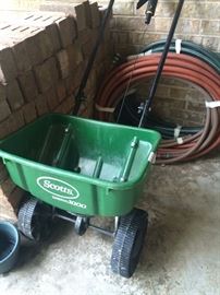 Scott fertilizer spreader