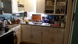 Numerous Kitchen Items, Including Electric Oven/Range