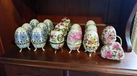 Ceramic eggs 