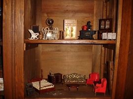 Dollhouse miniatures