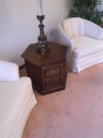 CREAM SWIVEL CHAIRS AND SIDE TABLE WITH LAMP