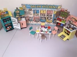VINTAGE DREAM KITCHEN TOY SET