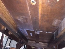 ETHAN ALLEN CLASSIC DINING ROOM TABLE WITH 4 CHAIRS