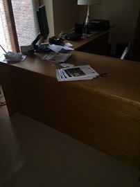 L SHAPED EXECUTIVE DESK IN BLONDE WOOD