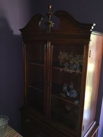 EARLY AMERICAN CHINA CABINET