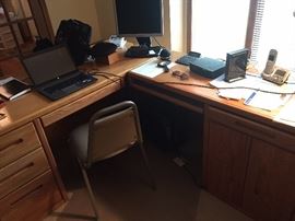 OFFICE DESK IN BLONDE WOOD