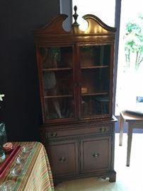 EARLY AMERICAN STYLE CHINA CABINET