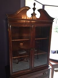 EARLY AMERICAN STYLE CHINA CABINET