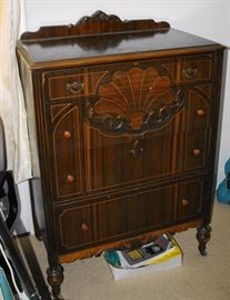 4 Drawer Deco Style Dresser