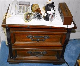 2-Drawer Night Stand