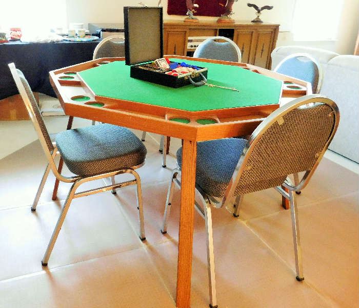 Poker Table with chips
