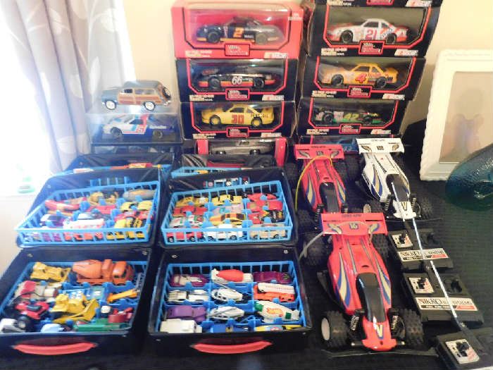 Extensive collection of Hot Wheels and cars