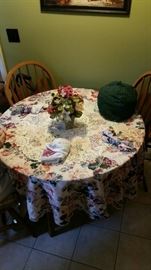 Round oak kitchen table with leaves