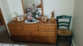 Solid oak bedroom dresser with mirror (Oscar Huber)