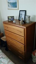 Solid bedroom upright dresser (Oscar Huber)