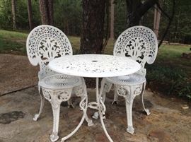Rod iron bistro set in excellent condition