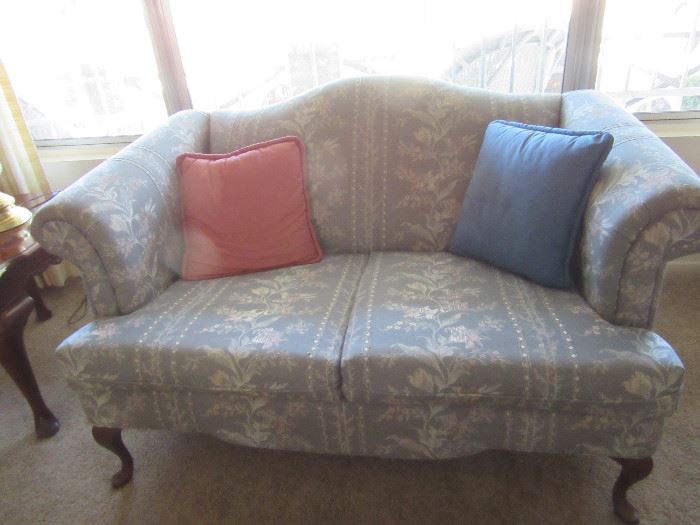 PETITE LOVE SEAT PERFECT FOR A BOUDOIR