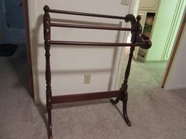 DARK WOOD QUILT RACK