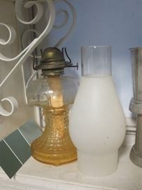 Hurricane oil lamp
