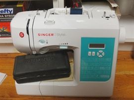 Singer 7258 sewing machine, works