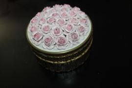 Rose trinket box. Made in Germany.