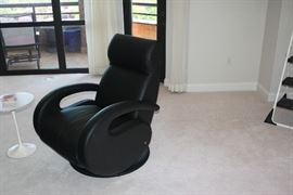 American Leather manufacture reclining chairs.