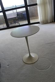 Vintage Saarinen style Eames tulip base side table.