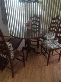 Kitchen table w/4 chairs