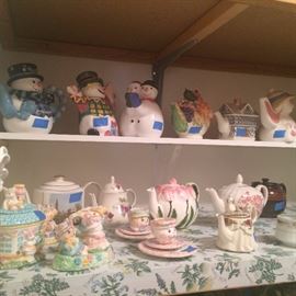 LOTS of teapots