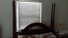 Four post bed, queen size