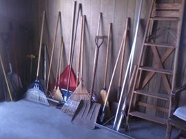 LAWN AND GARDEN TOOLS