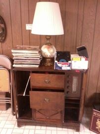 RCA RADIO WITH TWO TURNTABLES WOOD CABINET