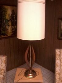 MID CENTURY LAMP