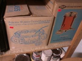 VINTAGE PUCHBOWL AND COFFEE POT