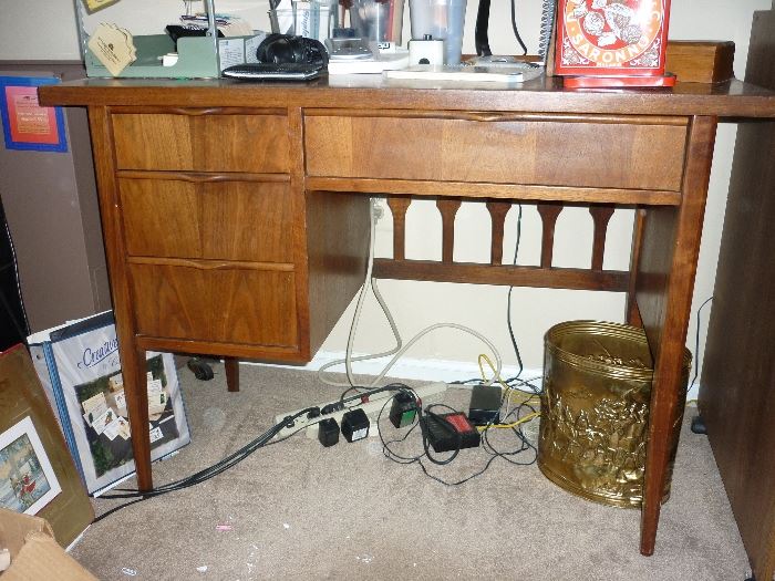 APRIL'S ESTATE SALES IS IN MARLBORO NJ SAT.... starts on 7/29/2016