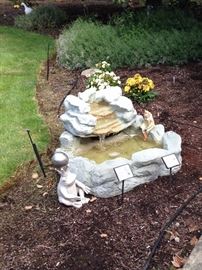 Fountain ... and cute frogs.