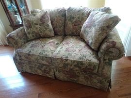 Broyhill LoveSeat 63"L X 36"W X 32"H
