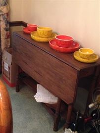 Gate leg table with accessories