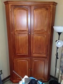 Corner cabinet