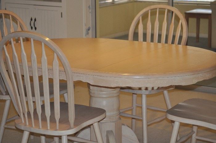 DINETTE TABLE W/6 CHAIRS