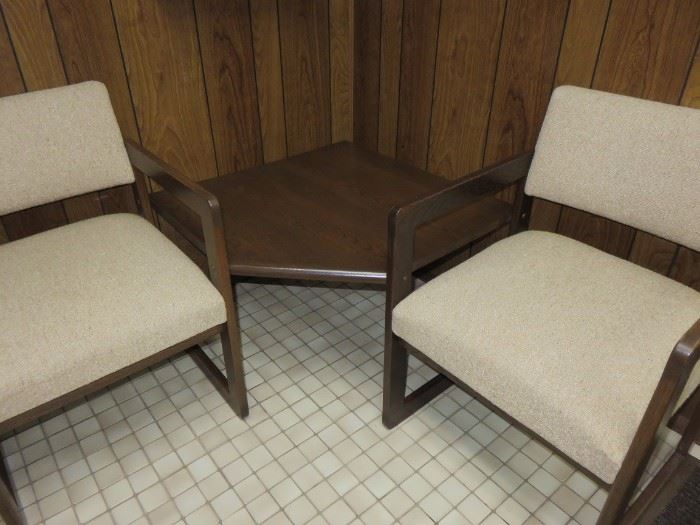23 WAITING AREA  CORNER TABLE  CHAIRS