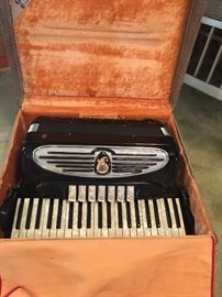 1955 Vintage Guilietti Accordion Model JG M-74 Jet Black... Serial No. 2798