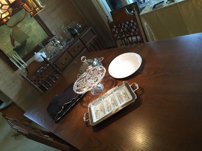 Table in pristine condition
