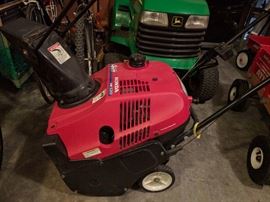 Who knew you needed a Honda snowblower in Atlanta?!? Her you have it, the one thing the Joneses next door don't have - a Honda HS 520. easy start, 4-stroke, OHC engine. If only Kasim Reed had had a fleet of these a couple of years ago, during snow-mageddon!