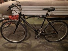 Nice condition Cannondale men's 3.8 series, aluminum M-400 bike.