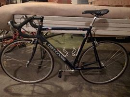 Nice condition Cannondale men's 2.8 series, aluminum R-800 bike, with Selle Italia saddle.